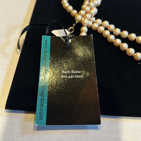 NWT pearl faux necklace with Grits & Grace saying in front removable charm w box - Picture 6 of 8